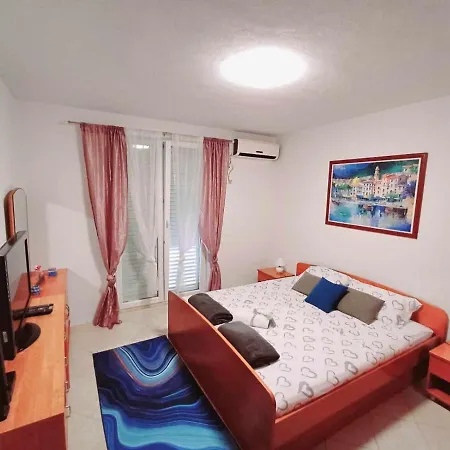 Nil 1s Near The Beach Apartment Mlini